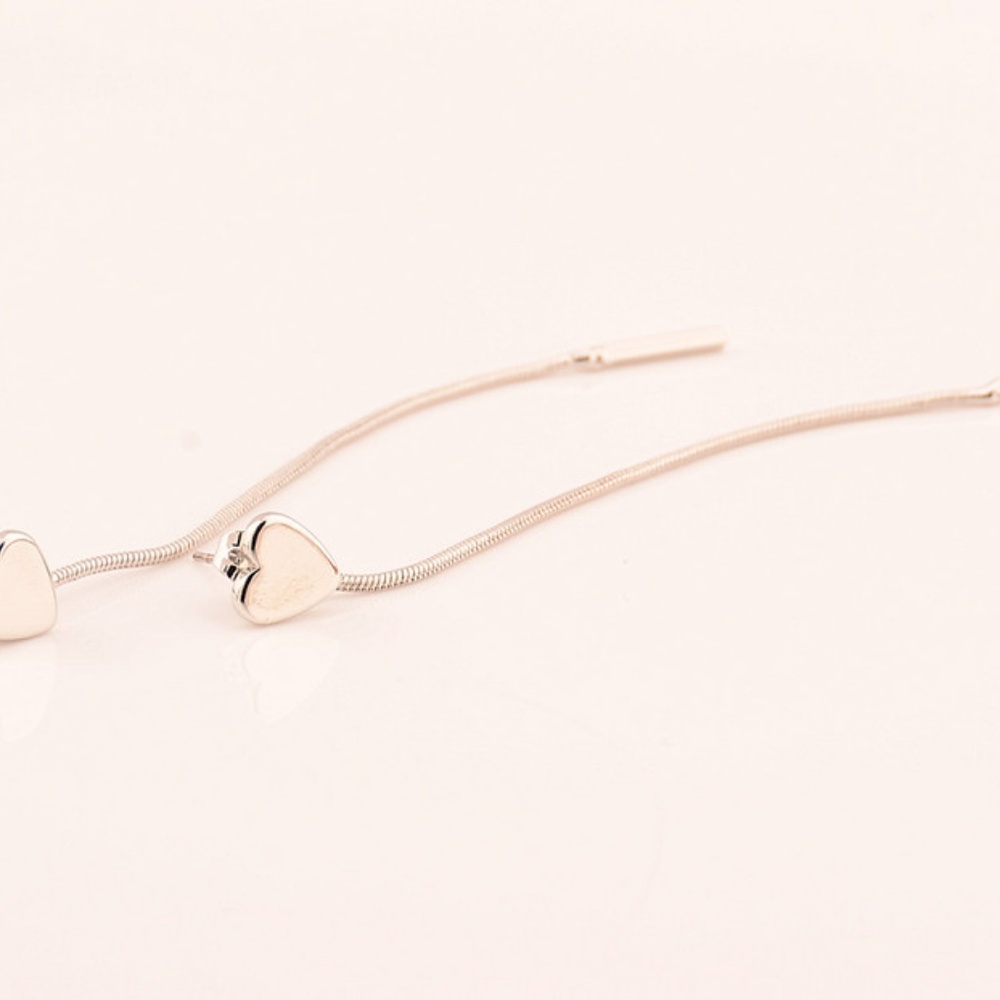 Minimalist Geometric Heart String Earrings - Picture 5 of 5